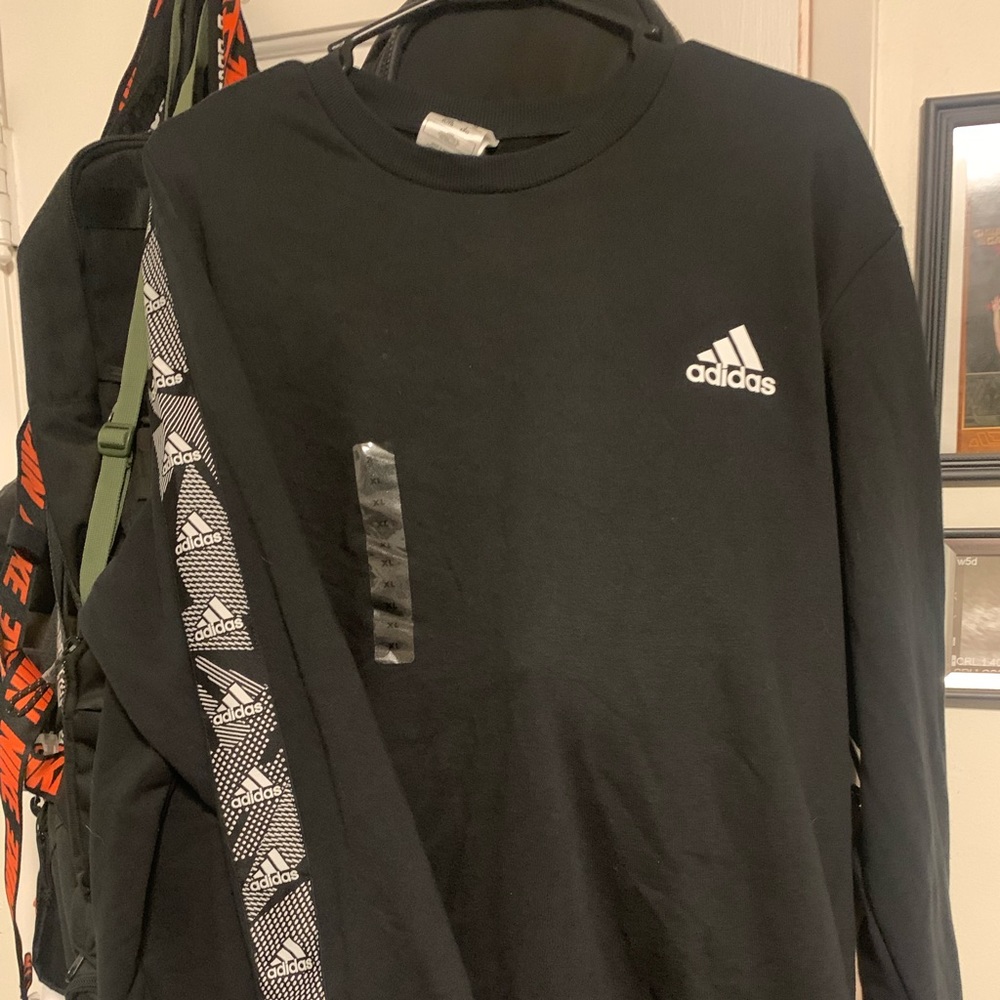 NWOT men’s adidas crewneck